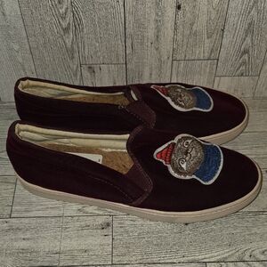 Womens Soludos Sloth Burgundy Slip-On Shoes with Bear Design